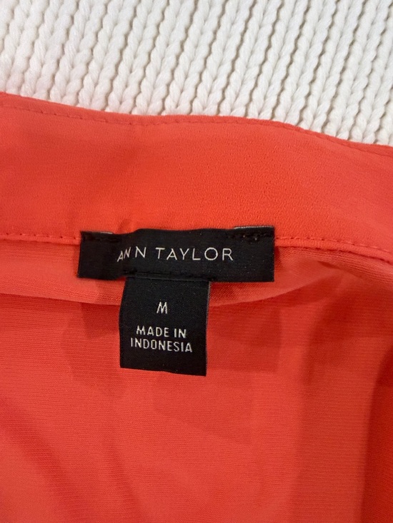 Ann Taylor Coral V-Neck Sleeveless Blouse - Picture 13 of 14